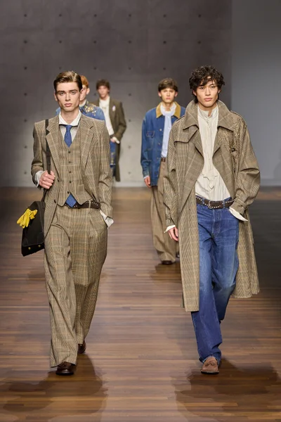 Look 43